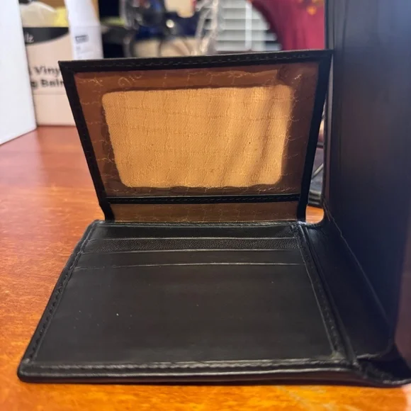 FINDIG Rare Stingray Skin Wallet Black Dragon AW-027-01 Like New - Picture 7 of 8